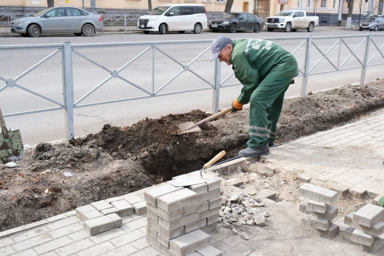 Игорь Редькин: Продолжаем готовить парки и скверы к открытию поливочного сезона Игорь Редькин: Продолжаем готовить парки и скверы к открытию поливочного сезона