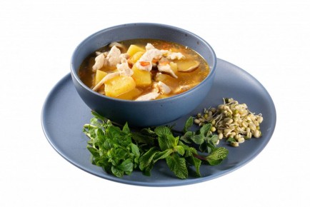 Ароматный вьетнамский суп с курицей и ананасом: вкус востока у вас на столе