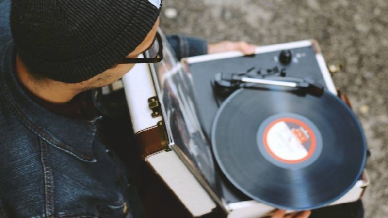 Астраханцам напомнили о штрафах за громкую музыку во дворах