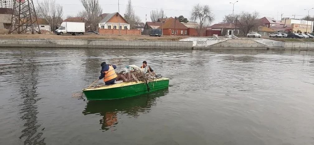 Игорь Редькин: Коммунальные службы приступили к уборке поверхности городских водоемов Игорь Редькин: Коммунальные службы приступили к уборке поверхности городских водоемов