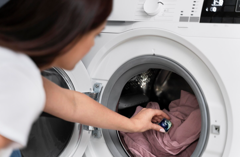 Почему не стоит запускать стиральную машину дважды подряд: неожиданные последствия