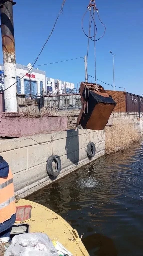 Игорь Редькин: Коммунальные службы приступили к уборке поверхности городских водоемов Игорь Редькин: Коммунальные службы приступили к уборке поверхности городских водоемов