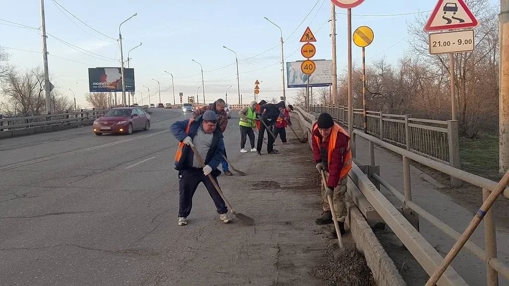 Игорь Редькин: Коммунальные службы приступили к уборке поверхности городских водоемов