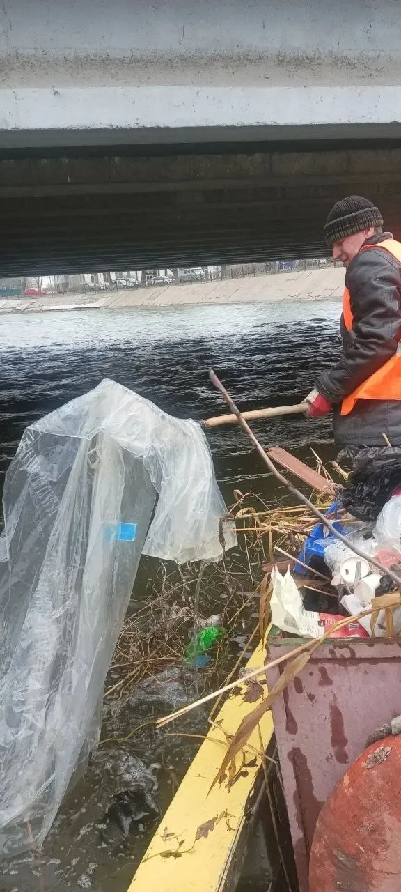 Игорь Редькин: Коммунальные службы приступили к уборке поверхности городских водоемов Игорь Редькин: Коммунальные службы приступили к уборке поверхности городских водоемов