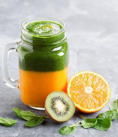 Вкусный и полезный слоёный смузи с манго и киви