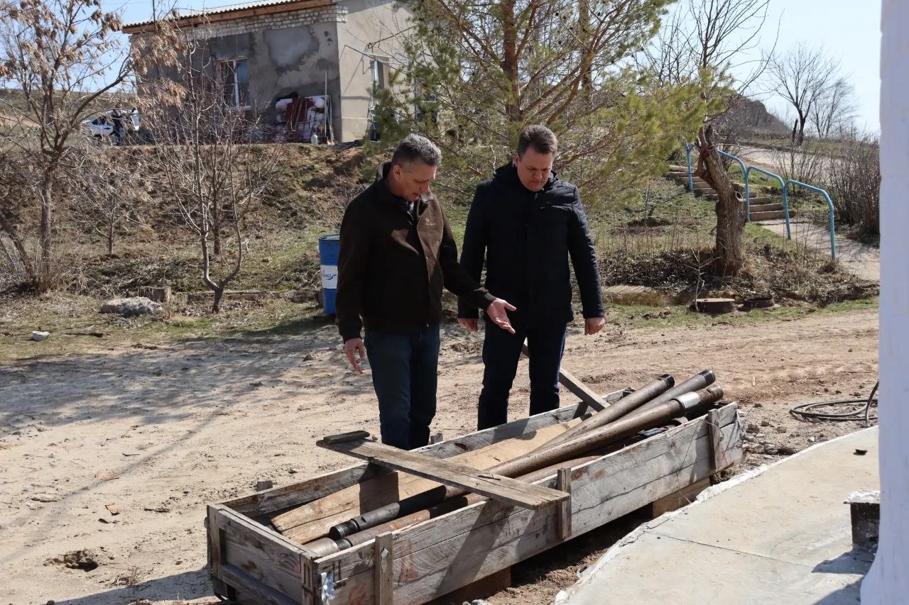 Ремонтно-восстановительная бригада МУП «ЖКХ Ахтубинское» устраняет аварийную ситуацию на ВНС I подъёма Ремонтно-восстановительная бригада МУП «ЖКХ Ахтубинское» устраняет аварийную ситуацию на ВНС I подъёма