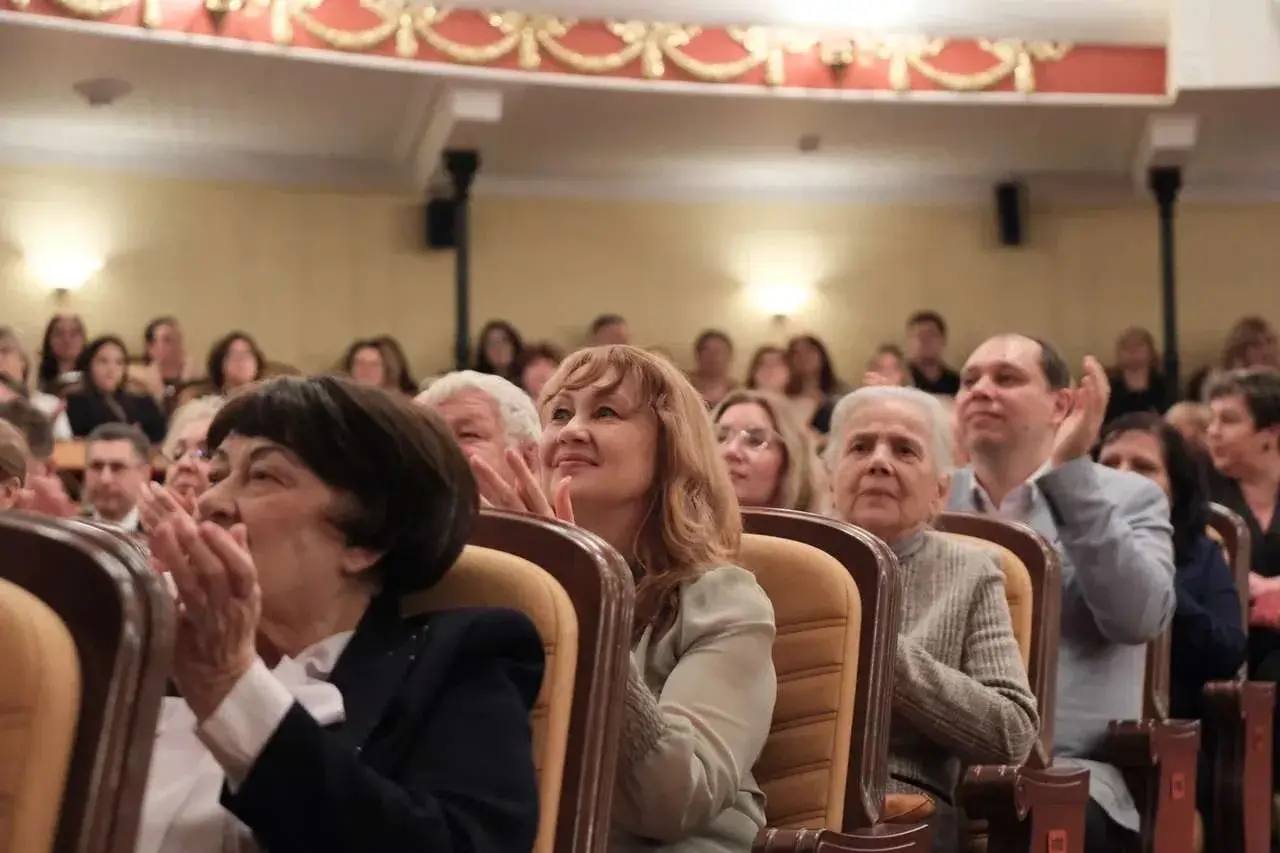 Губернатор Астраханской области наградил работников культуры Губернатор Астраханской области наградил работников культуры