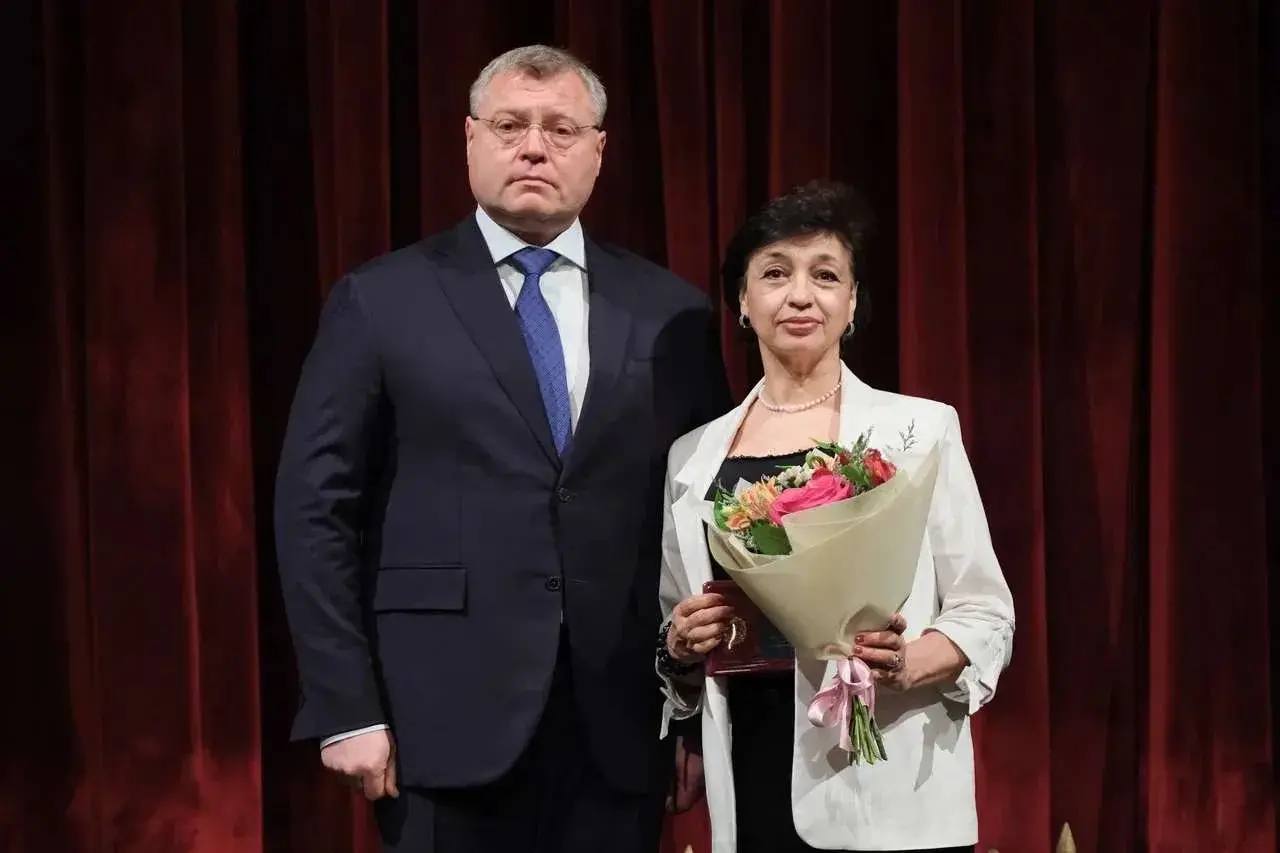 Губернатор Астраханской области наградил работников культуры Губернатор Астраханской области наградил работников культуры