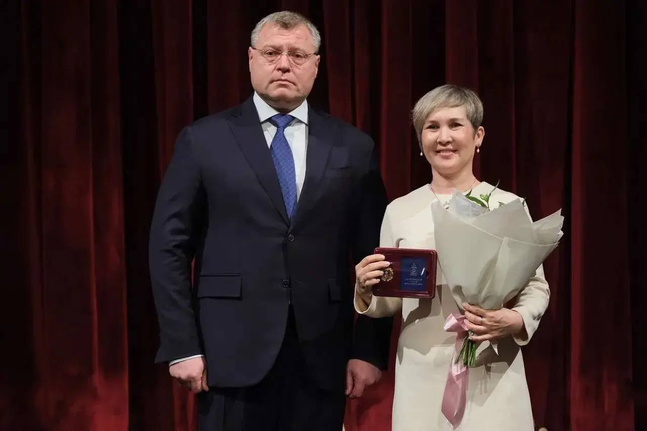 Губернатор Астраханской области наградил работников культуры Губернатор Астраханской области наградил работников культуры