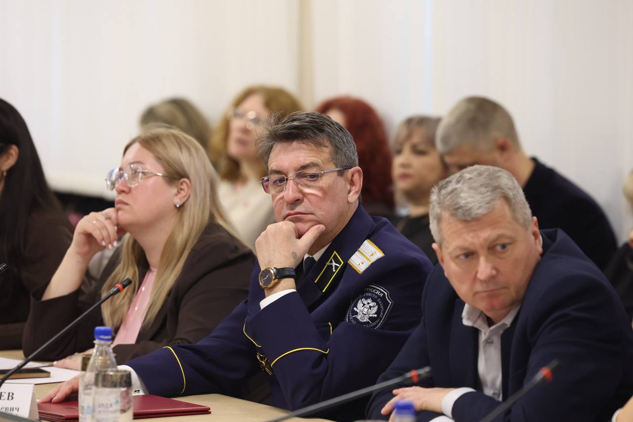 В Астраханской области Ирина Гусева и Евгений Грачев обсудили вопросы патриотического воспитания В Астраханской области Ирина Гусева и Евгений Грачев обсудили вопросы патриотического воспитания