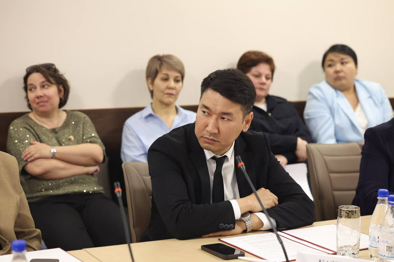 В Астраханской области Ирина Гусева и Евгений Грачев обсудили вопросы патриотического воспитания В Астраханской области Ирина Гусева и Евгений Грачев обсудили вопросы патриотического воспитания