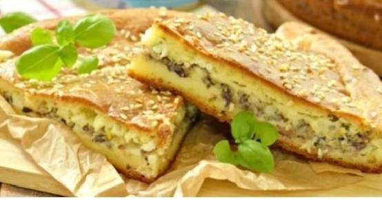 Заливной пирог с минтаем и зелёным луком