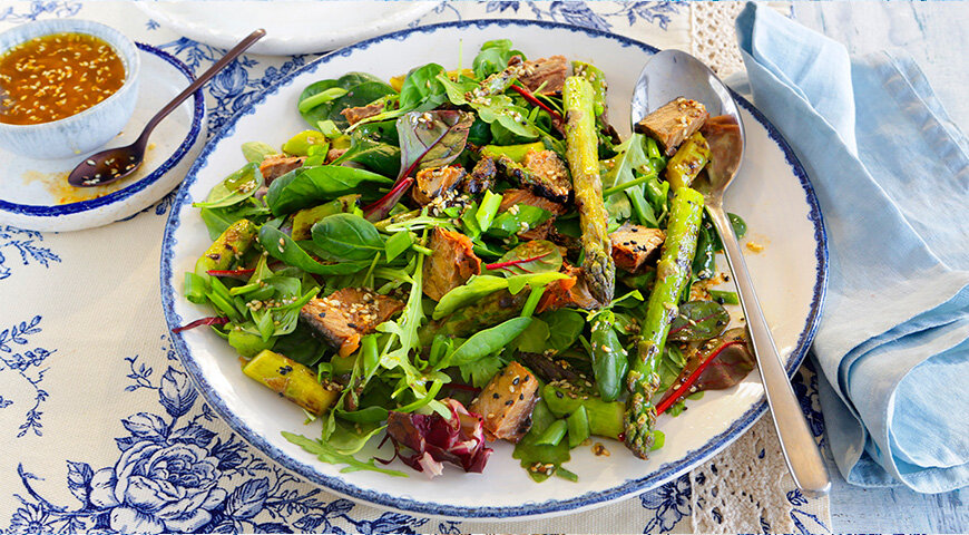 Салат с консервированной скумбрией и спаржей: легкое и сытное блюдо для идеальной фигуры