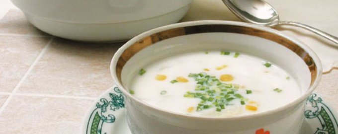 Согретесь ароматом: сливочный суп с кукурузой и жареным луком