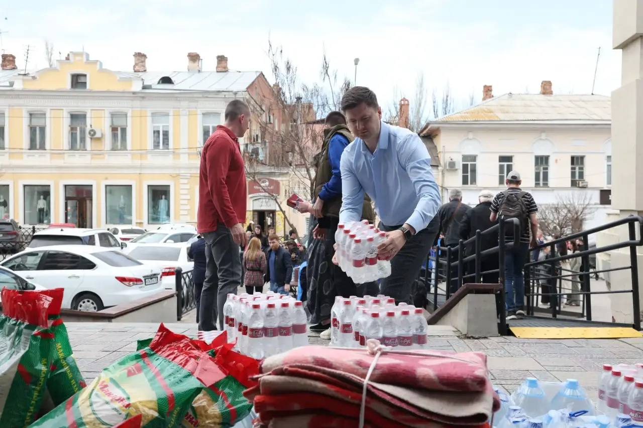 Астраханцы отправили первые партии гумгруза в Дагестан Астраханцы отправили первые партии гумгруза в Дагестан
