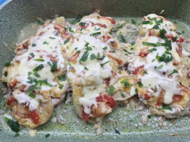 Индейка в сливочно-ореховом соусе: простой и вкусный рецепт