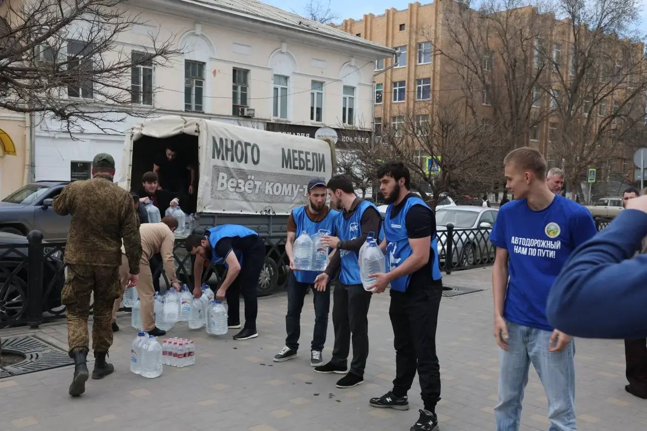 Астраханцы отправили первые партии гумгруза в Дагестан Астраханцы отправили первые партии гумгруза в Дагестан