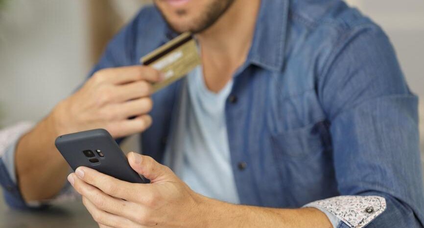 Россиян ждут блокировки счетов: ФНС начинает активные меры