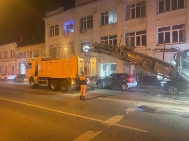 Городские власти начали обновление одной из главных транспортных артерий Астрахани — улицы Адмиралтейская