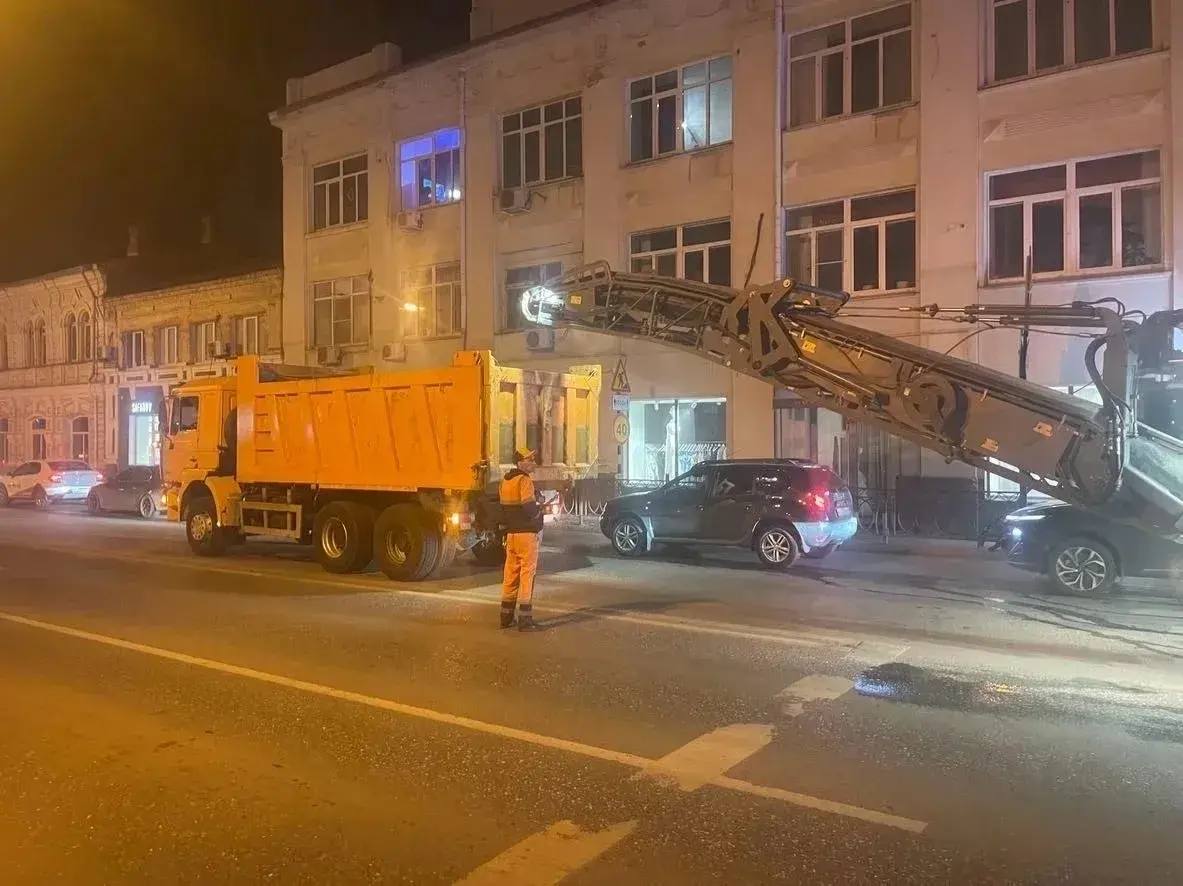 Городские власти начали обновление одной из главных транспортных артерий Астрахани — улицы Адмиралтейская