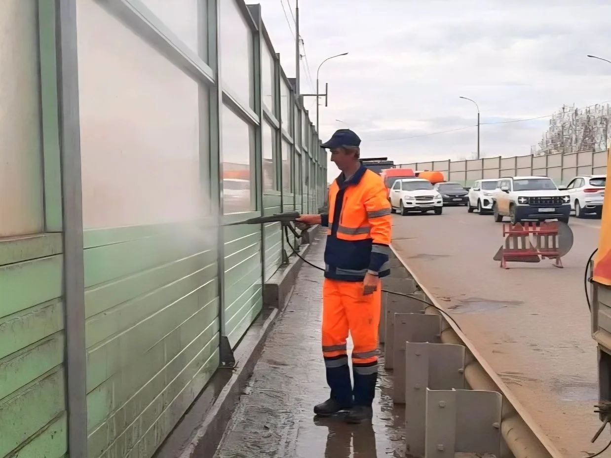 Игорь Редькин: Сейчас наши коммунальные службы работают в усиленном режиме Игорь Редькин: Сейчас наши коммунальные службы работают в усиленном режиме