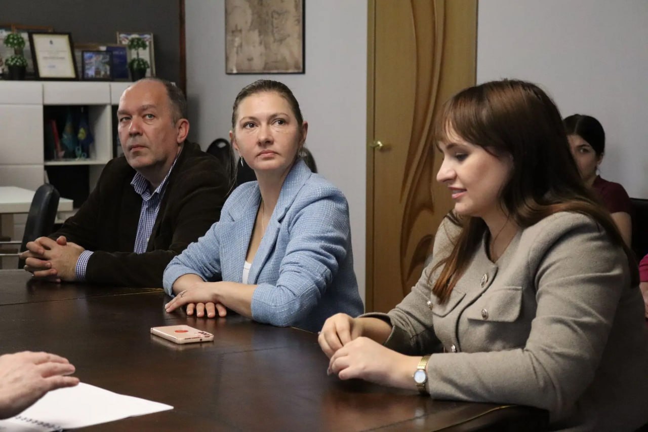 Вчера состоялась рабочая встреча с инициативной группой горожан при участии представителей администрации города Вчера состоялась рабочая встреча с инициативной группой горожан при участии представителей администрации города