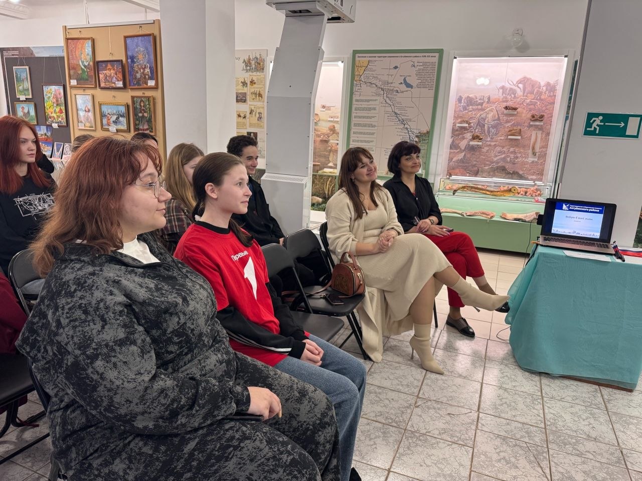 Круглый стол «Выборы в моей жизни» состоялся в музее г. Ахтубинск. Участниками мероприятия стали старшеклассники, активисты «Движения Первых» и «Добро» - те, кому совсем скоро предстоит впервые сделать свой выбор Круглый стол «Выборы в моей жизни» состоялся в музее г. Ахтубинск. Участниками мероприятия стали старшеклассники, активисты «Движения Первых» и «Добро» - те, кому совсем скоро предстоит впервые сделать свой выбор