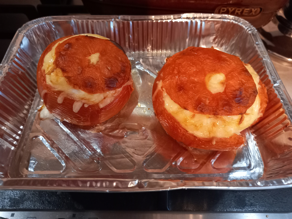 Томатные горшочки: сытный и яркий акцент на праздничном столе