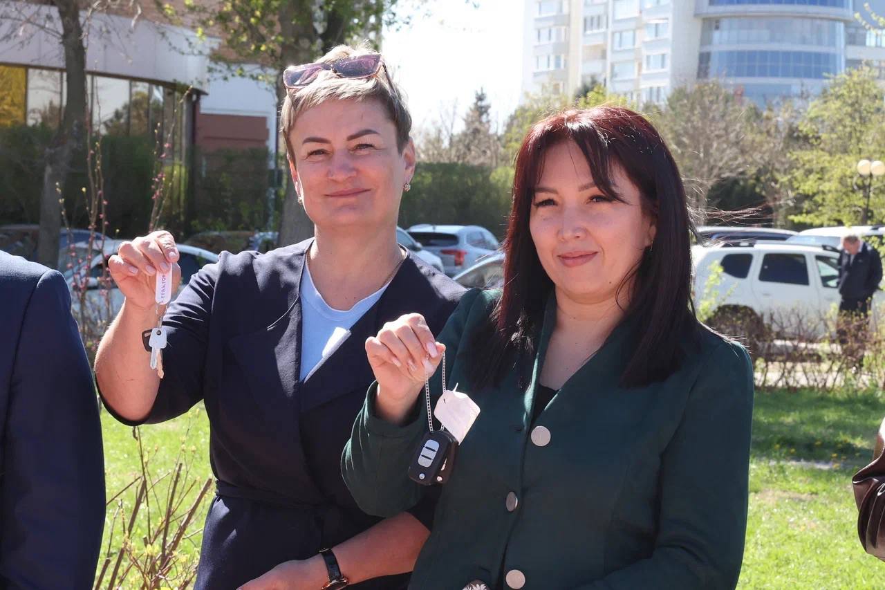 Игорь Бабушкин: Коммунальные службы и школы Енотаевского, Наримановского и Харабалинского районов получили новую технику Игорь Бабушкин: Коммунальные службы и школы Енотаевского, Наримановского и Харабалинского районов получили новую технику