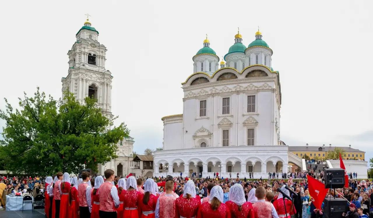 Астраханцев приглашают на празднование Пасхи в кремле Астраханцев приглашают на празднование Пасхи в кремле