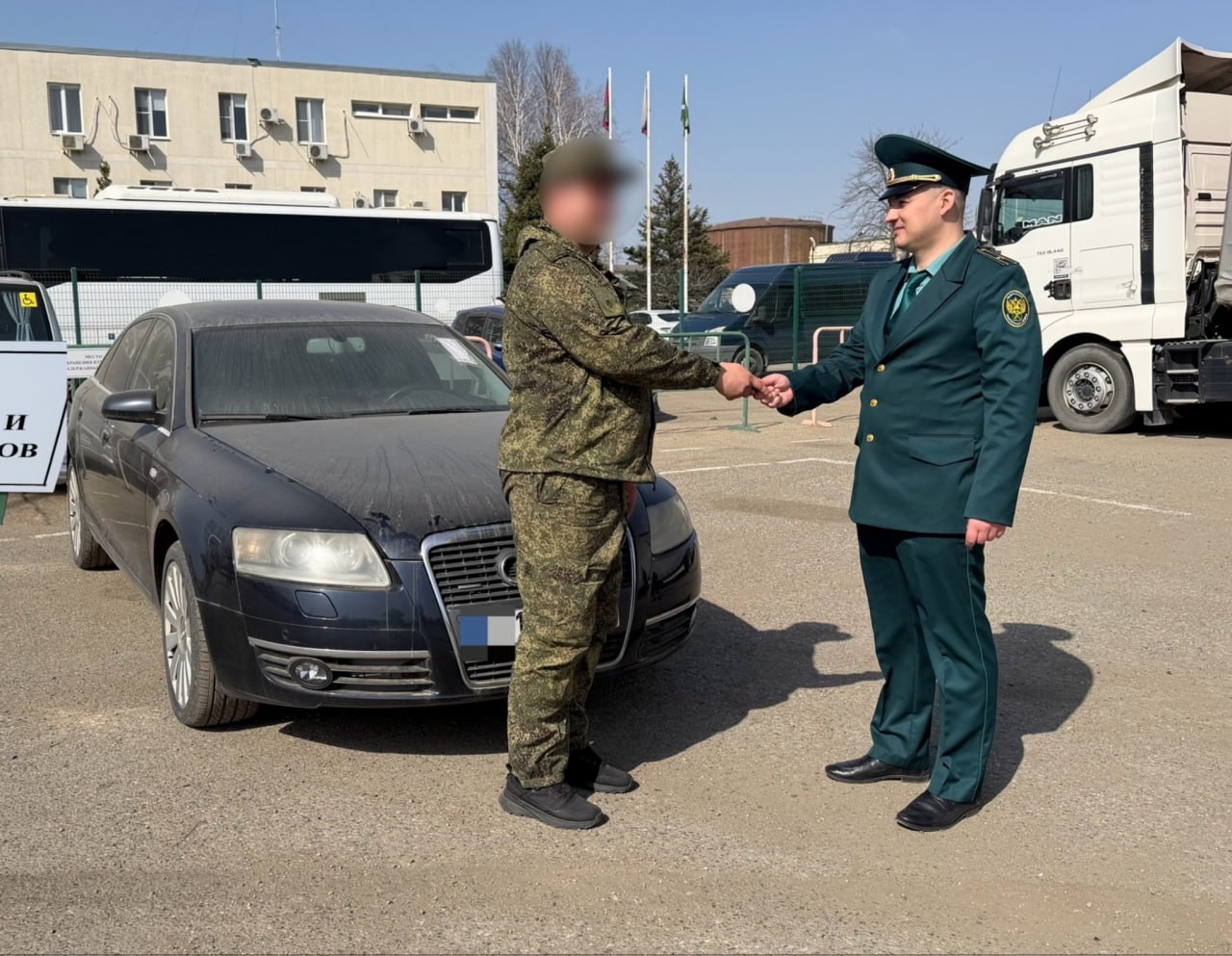 Конфискованные легковые автомобили и мотоциклы передали для нужд СВО таможенники Конфискованные легковые автомобили и мотоциклы передали для нужд СВО таможенники