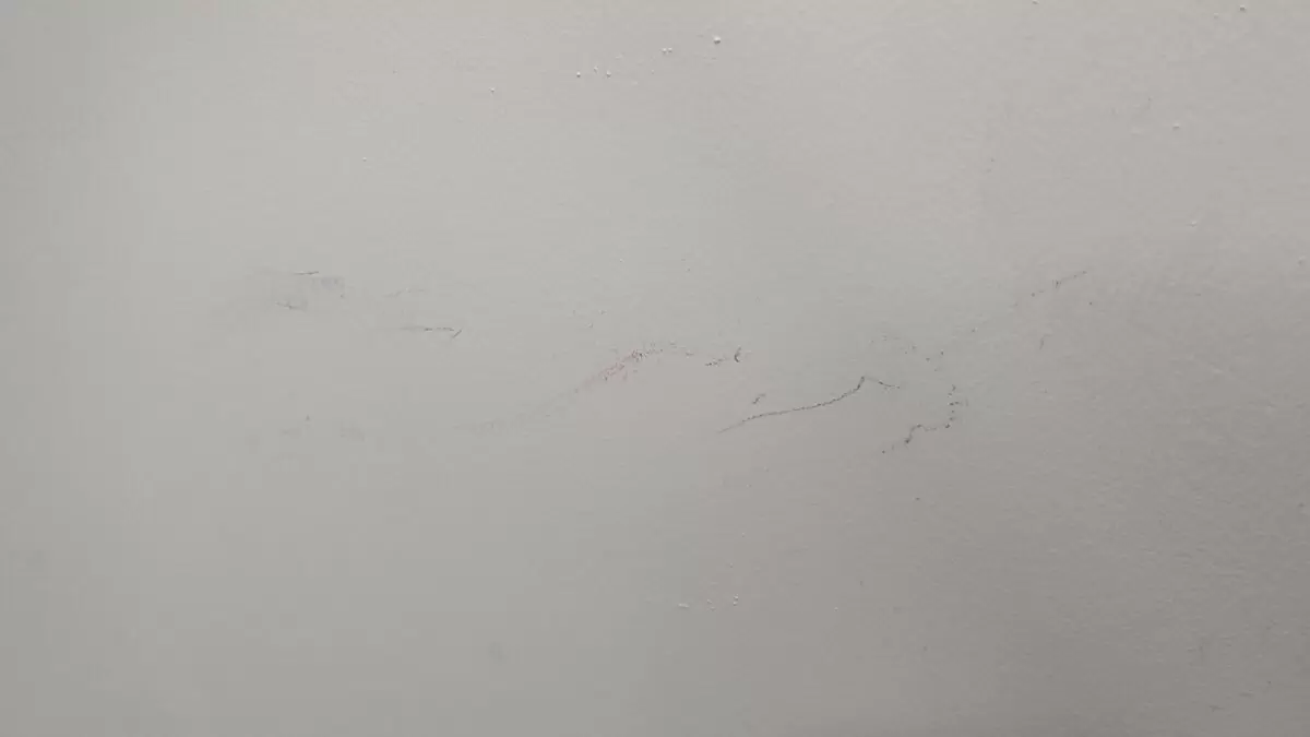 Эффективные методы удаления пятен со стен: простые решения для вашего дома