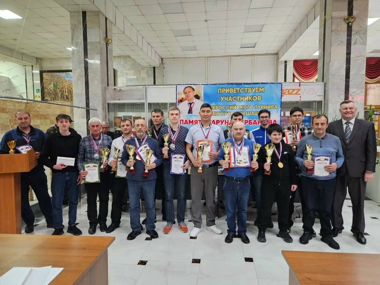 Мастер спорта из Астрахани Убуша Ангряев победил во Всероссийском турнире по русским шашкам, прошедшем в Махачкале и собравшем 26 участников из девяти регионов России