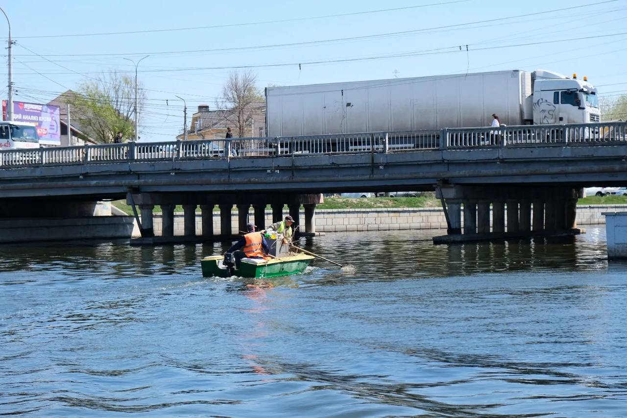 В Астрахани стартовал сезонный этап очистки акватории Лебединого озера и городских каналов В Астрахани стартовал сезонный этап очистки акватории Лебединого озера и городских каналов