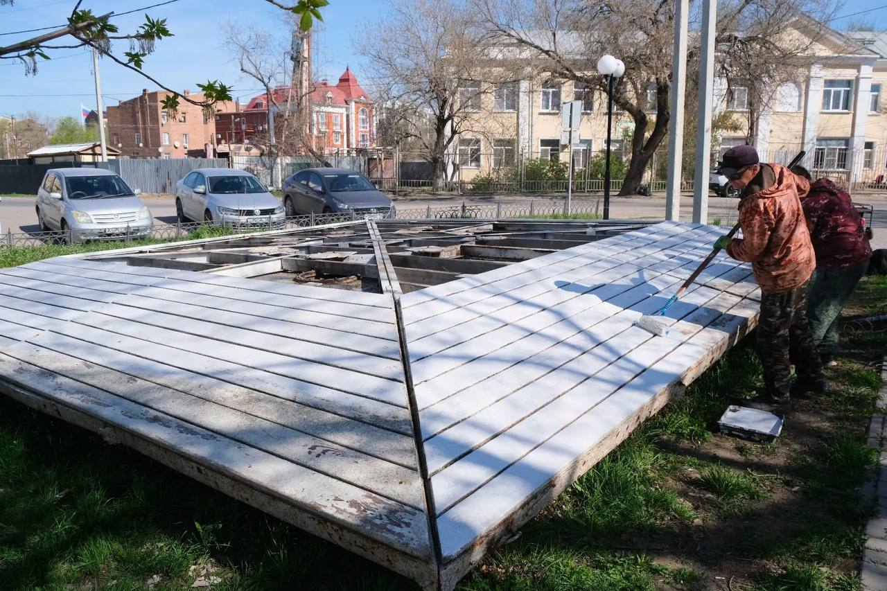 В Астрахани стартовал сезонный этап очистки акватории Лебединого озера и городских каналов В Астрахани стартовал сезонный этап очистки акватории Лебединого озера и городских каналов