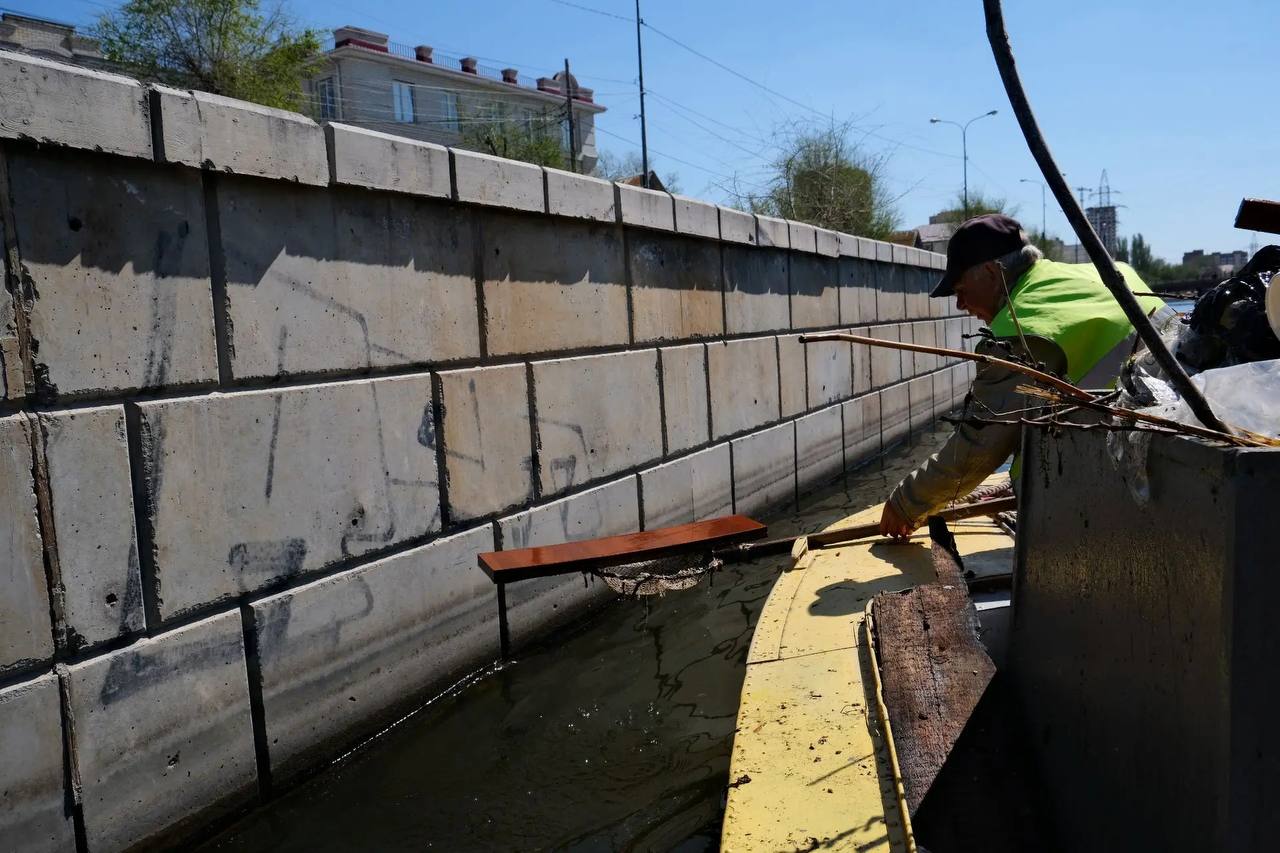 В Астрахани стартовал сезонный этап очистки акватории Лебединого озера и городских каналов В Астрахани стартовал сезонный этап очистки акватории Лебединого озера и городских каналов