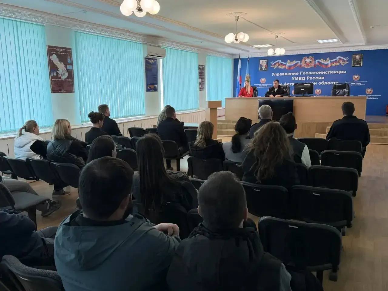 Сотрудники Госавтоинспекции провели встречу с курьерами служб доставки Сотрудники Госавтоинспекции провели встречу с курьерами служб доставки