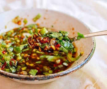 Китайская универсальная заправка для холодных блюд: идеальный способ справиться с жарой