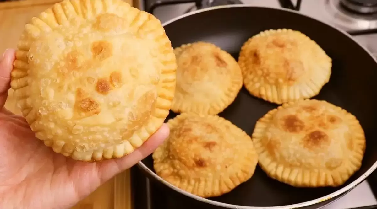 Жареные яблочные пирожки: как удивить гурмана непривычной начинкой и формой