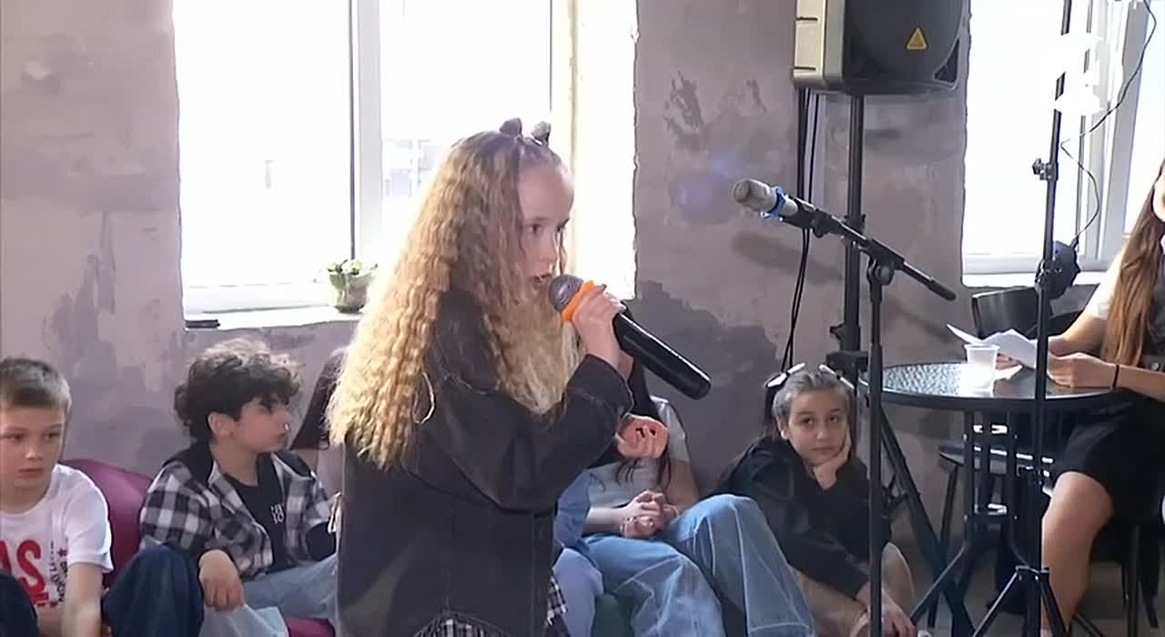 В Астрахани состоялся квартирник юных стендаперах