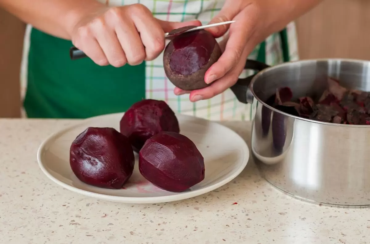 Секрет быстрого приготовления свеклы для салатов в микроволновке
