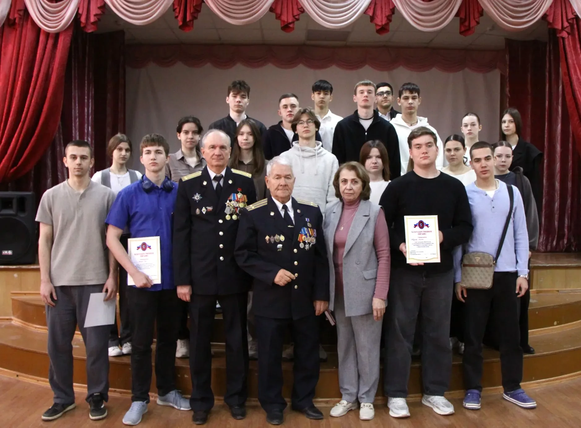 Ветераны и работники архива областного УФСБ провели Урок мужества для школьников