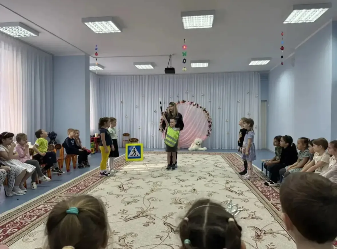 Госавтоинспекторы провели профилактические беседы и игры по знанию правил дорожного движения Госавтоинспекторы провели профилактические беседы и игры по знанию правил дорожного движения