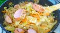 Ностальгическая солянка: тушёная капуста с сардельками для всей семьи