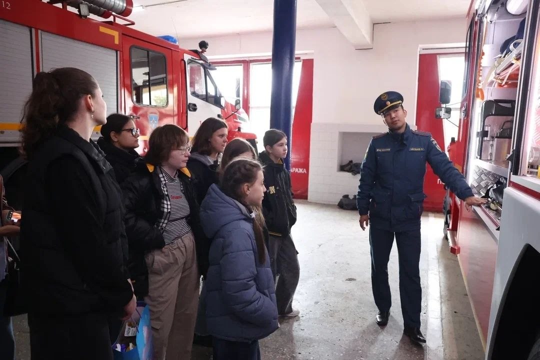 Астраханским воспитанницам центра «Улитка» показали, как работает Центр обработки вызовов системы 112 Астраханским воспитанницам центра «Улитка» показали, как работает Центр обработки вызовов системы 112