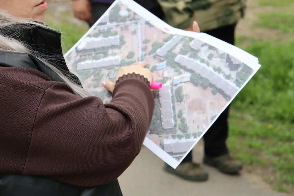Сегодня комиссия, в состав которой вошли профильные специалисты администрации, а также представители ПАО «Россети», «Ростелеком» и «ТеплоСеть», провела выездное совещание Сегодня комиссия, в состав которой вошли профильные специалисты администрации, а также представители ПАО «Россети», «Ростелеком» и «ТеплоСеть», провела выездное совещание