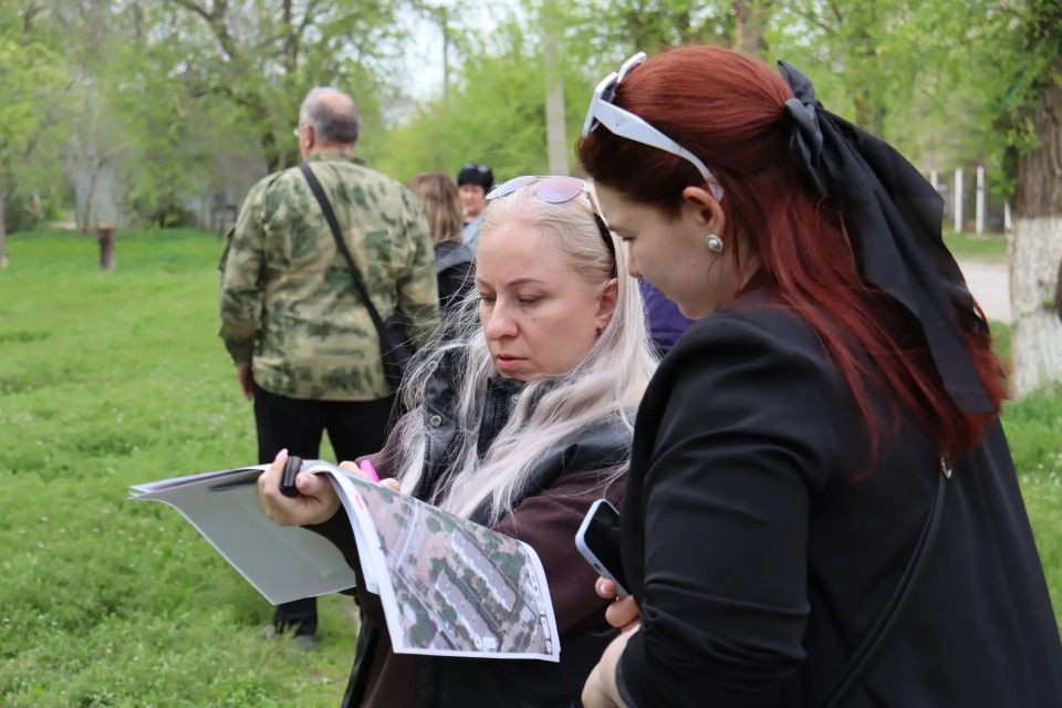 Сегодня комиссия, в состав которой вошли профильные специалисты администрации, а также представители ПАО «Россети», «Ростелеком» и «ТеплоСеть», провела выездное совещание Сегодня комиссия, в состав которой вошли профильные специалисты администрации, а также представители ПАО «Россети», «Ростелеком» и «ТеплоСеть», провела выездное совещание