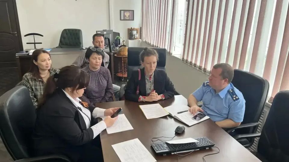 Заместитель прокурора Астраханской области провел личный прием граждан Заместитель прокурора Астраханской области провел личный прием граждан