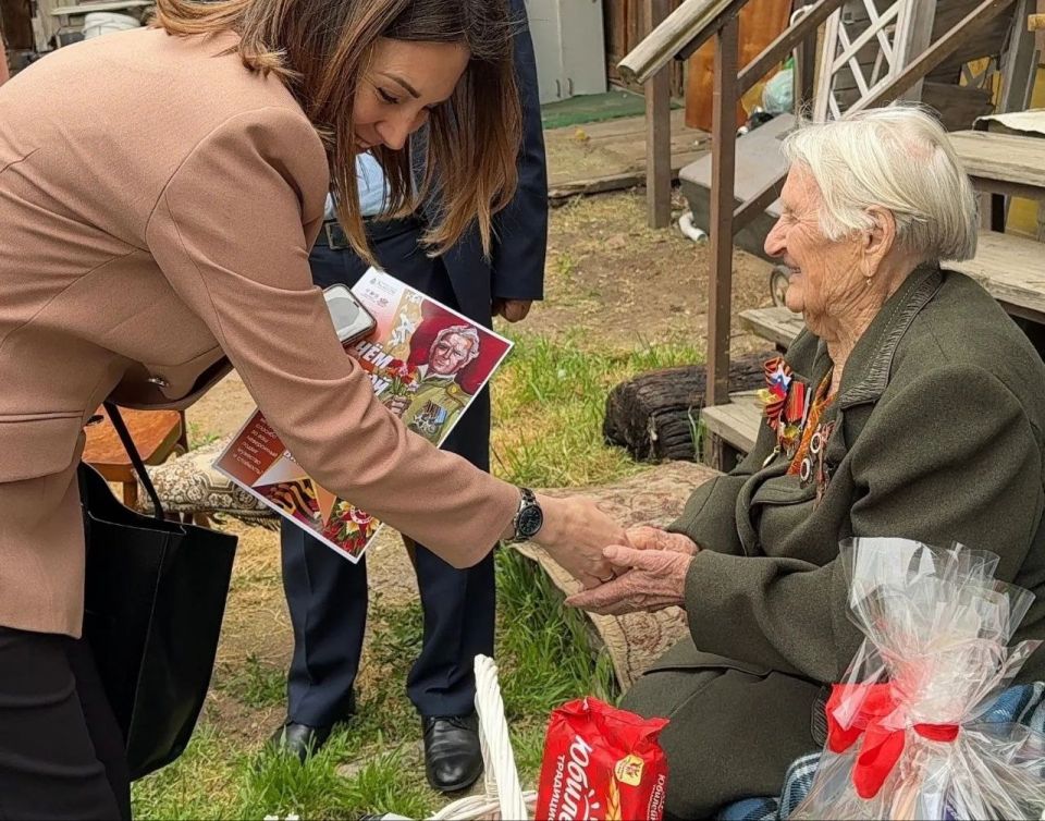 В Астраханской области с Днём Победы поздравили 102-летнюю участницу Великой Отечественной войны