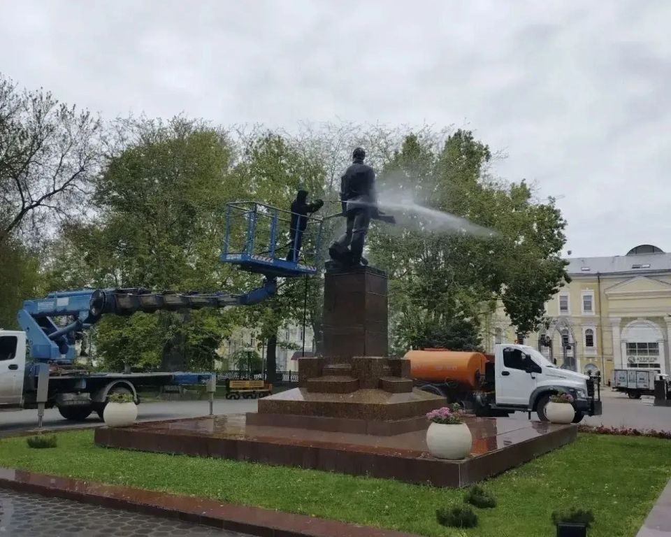 Игорь Редькин: Около 30 тысяч единиц цветочной рассады мы уже высадили на территории городских парков и скверов Игорь Редькин: Около 30 тысяч единиц цветочной рассады мы уже высадили на территории городских парков и скверов